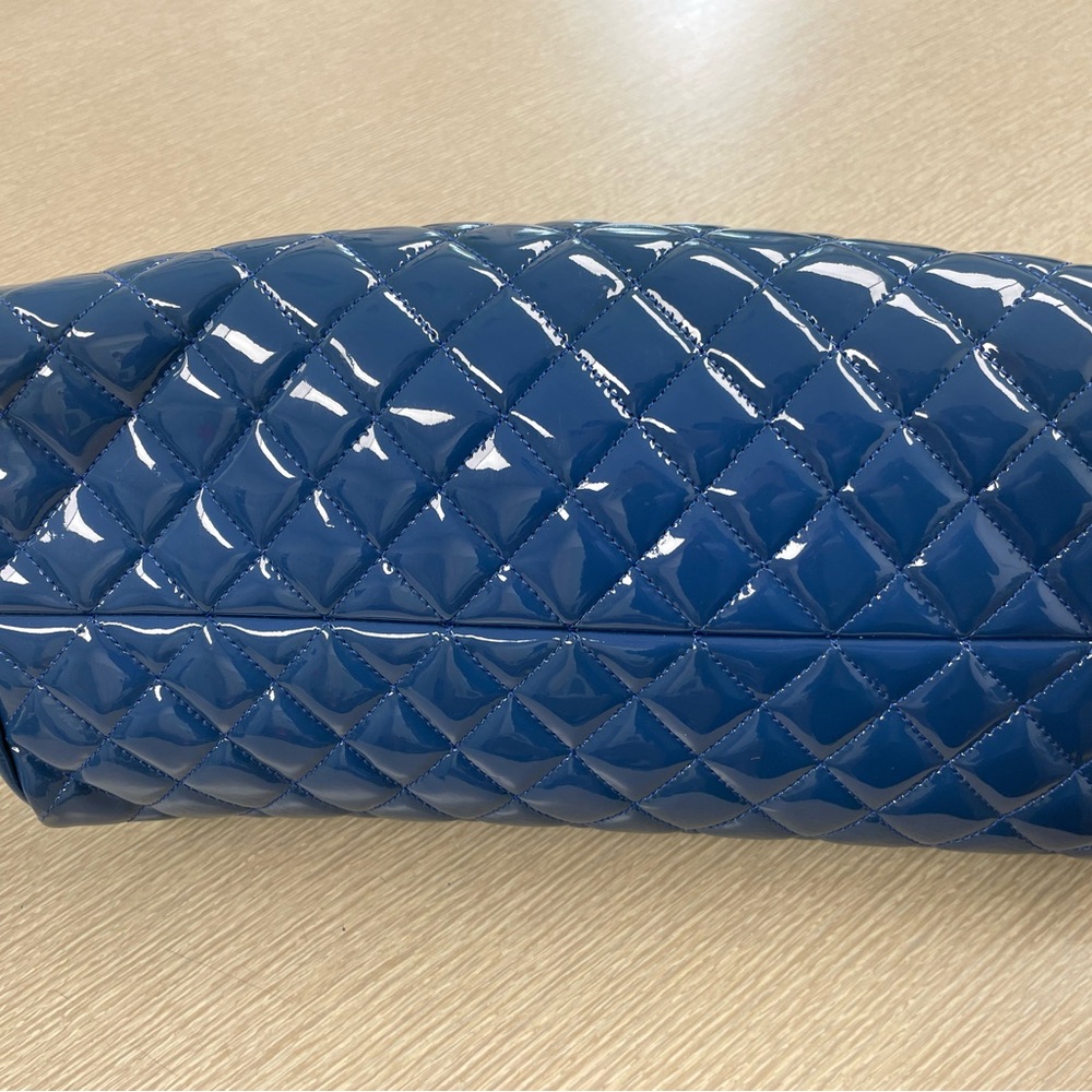 Chanel Navy Quilted Shoulder Bag - Picture 4 of 9